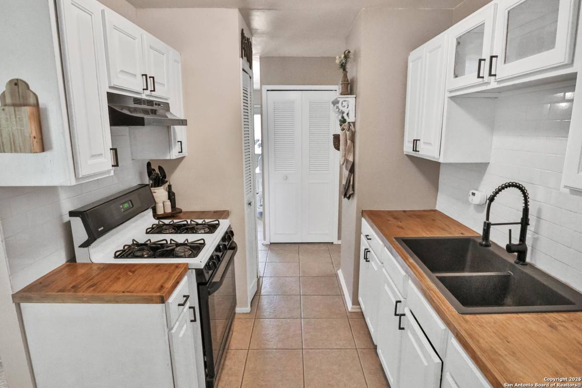 House for rent at 7643 Glen Shire, San Antonio, TX 78239