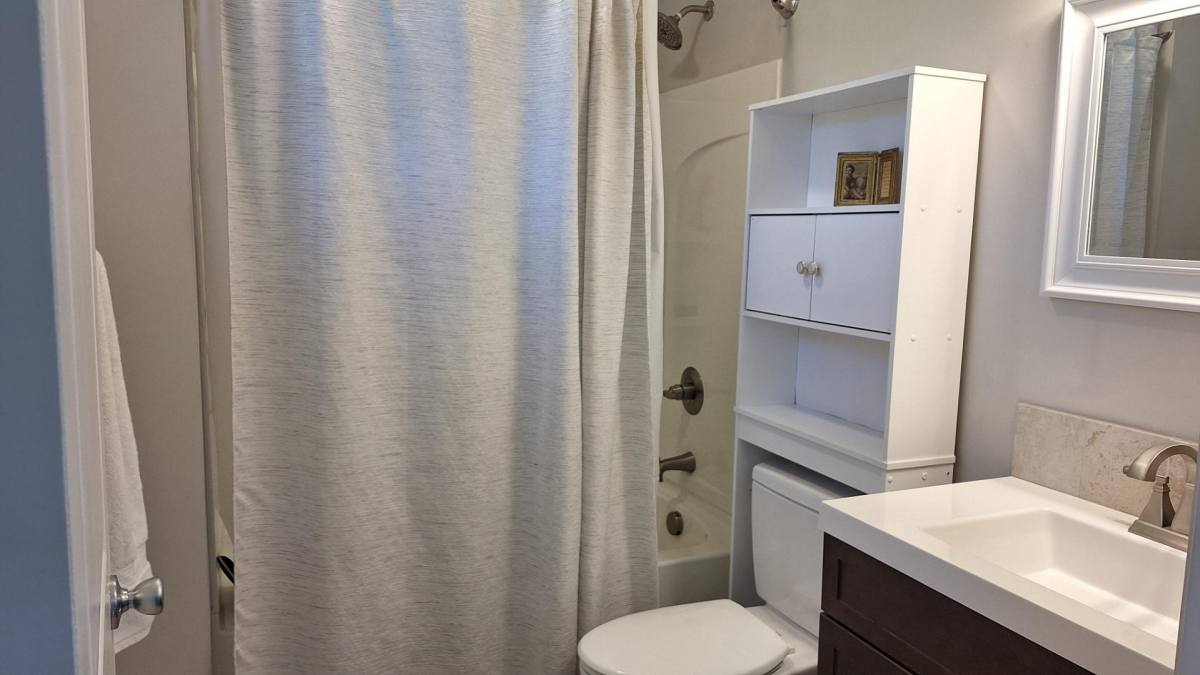 23 E Second St #2, West Jefferson, NC 28694
