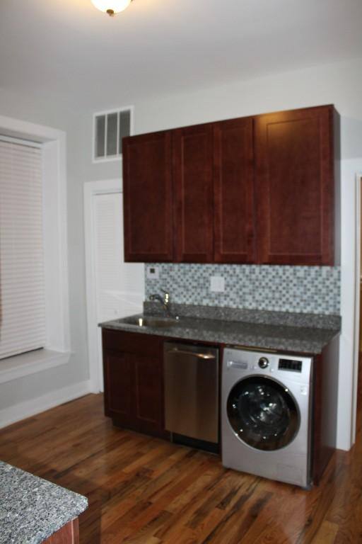 Apartment for rent at 639 W Oakdale, Chicago, IL 60657