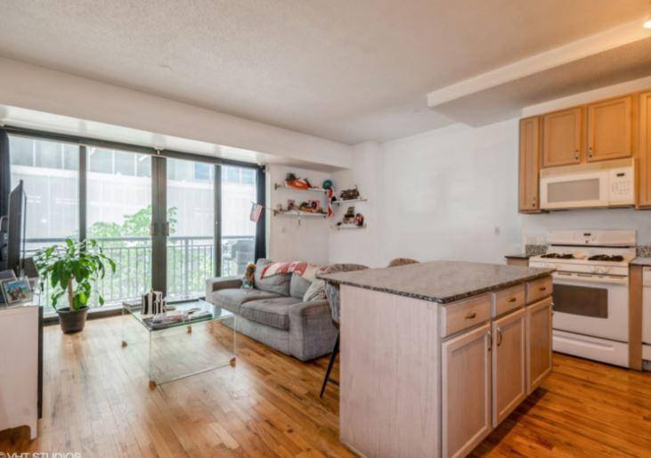 Apartment for rent at 2 E 8th St, Chicago, IL 60605