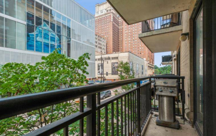 Apartment for rent at 2 E 8th St, Chicago, IL 60605
