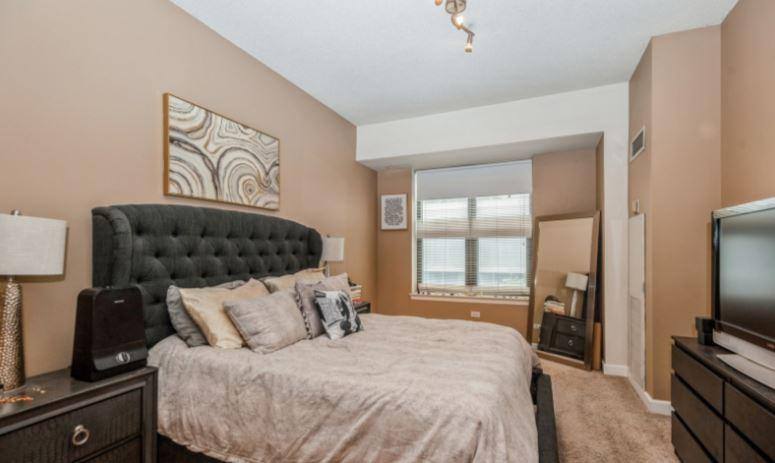 Apartment for rent at 2 E 8th St, Chicago, IL 60605