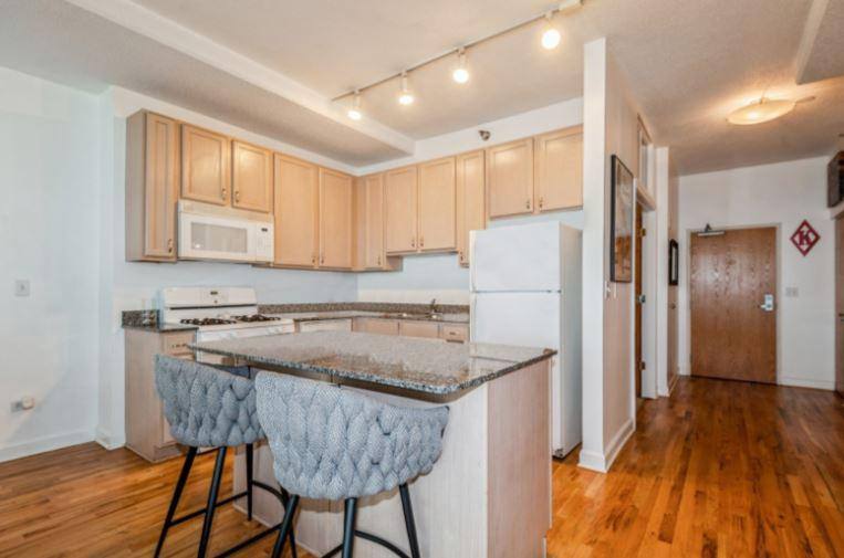 Apartment for rent at 2 E 8th St, Chicago, IL 60605
