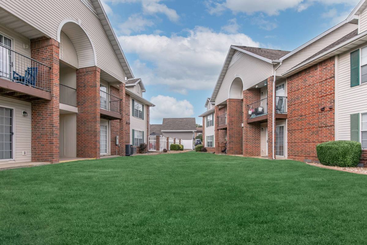 Apartment for rent at Hawthorn Suites, 1825 E Republic Rd, Springfield, MO 65804
