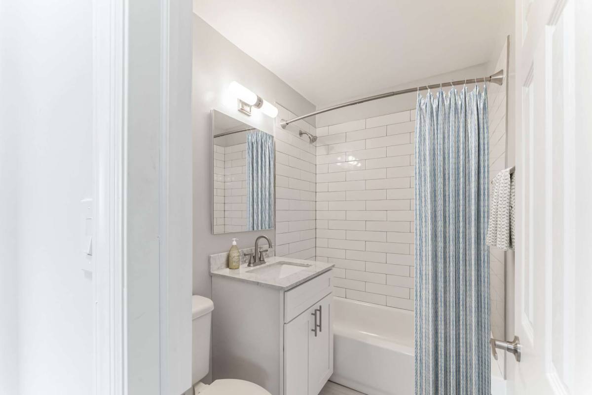 Apartment for rent at Mid Island, 35 Penataquit Ave, Bay Shore, NY 11706