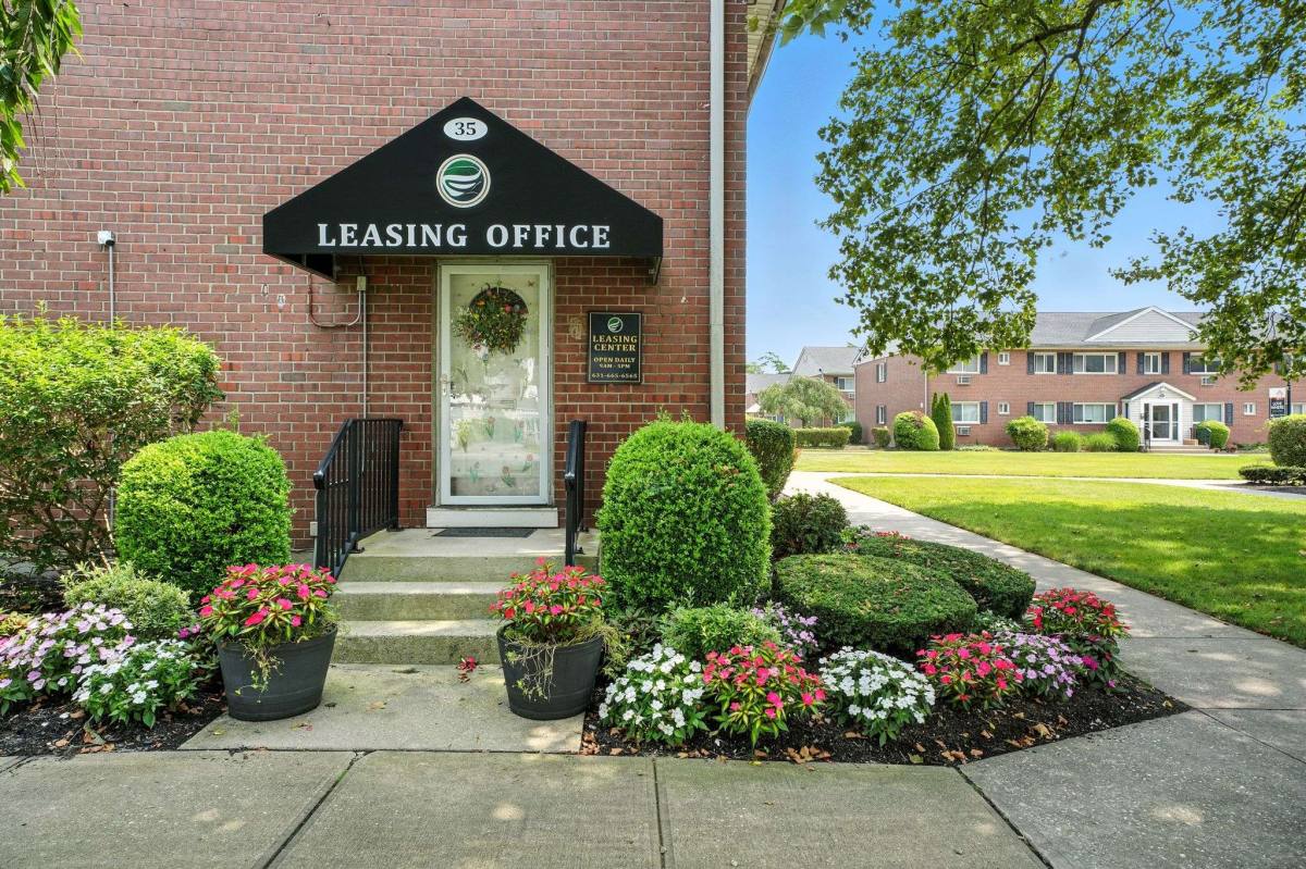 Apartment for rent at Mid Island, 35 Penataquit Ave, Bay Shore, NY 11706