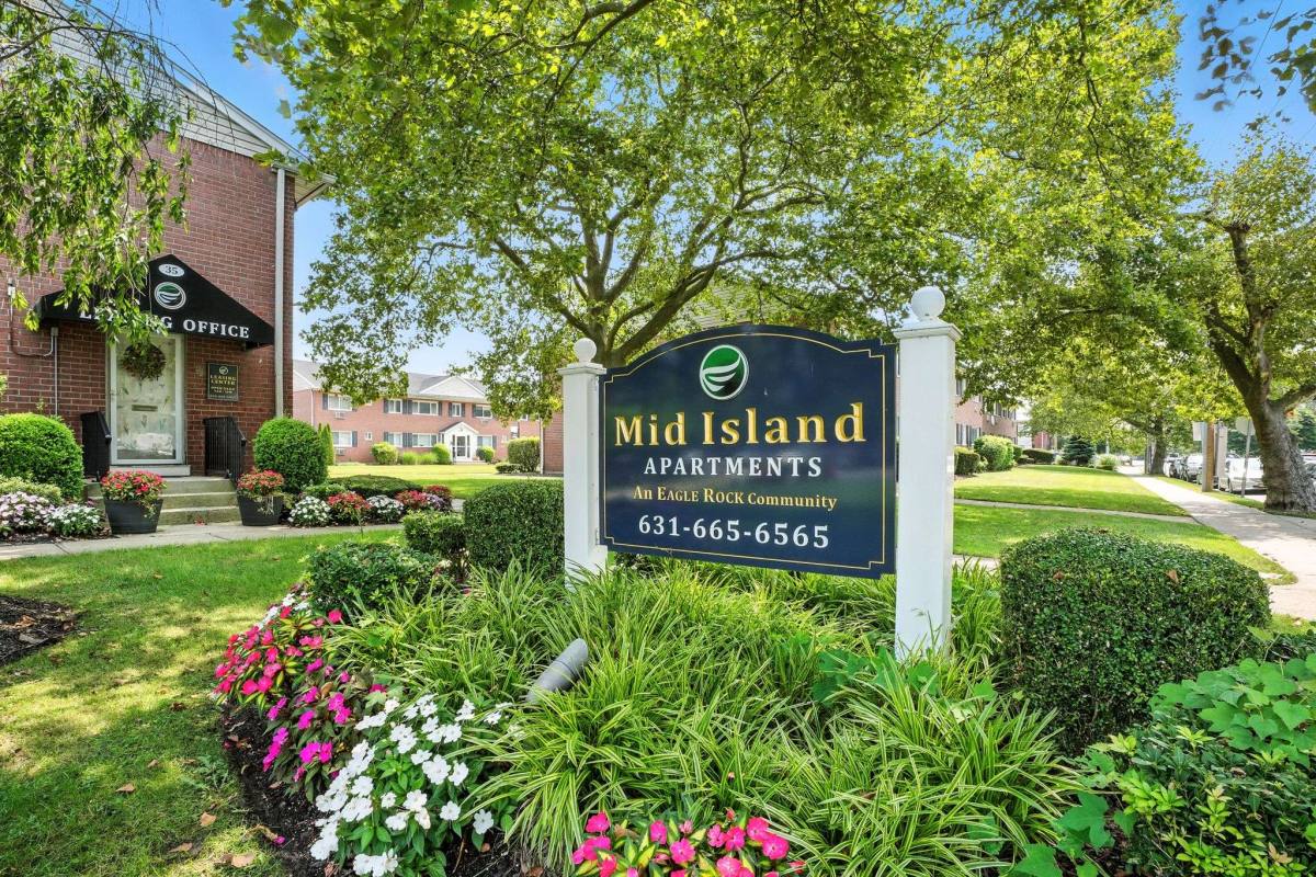 Apartment for rent at Mid Island, 35 Penataquit Ave, Bay Shore, NY 11706