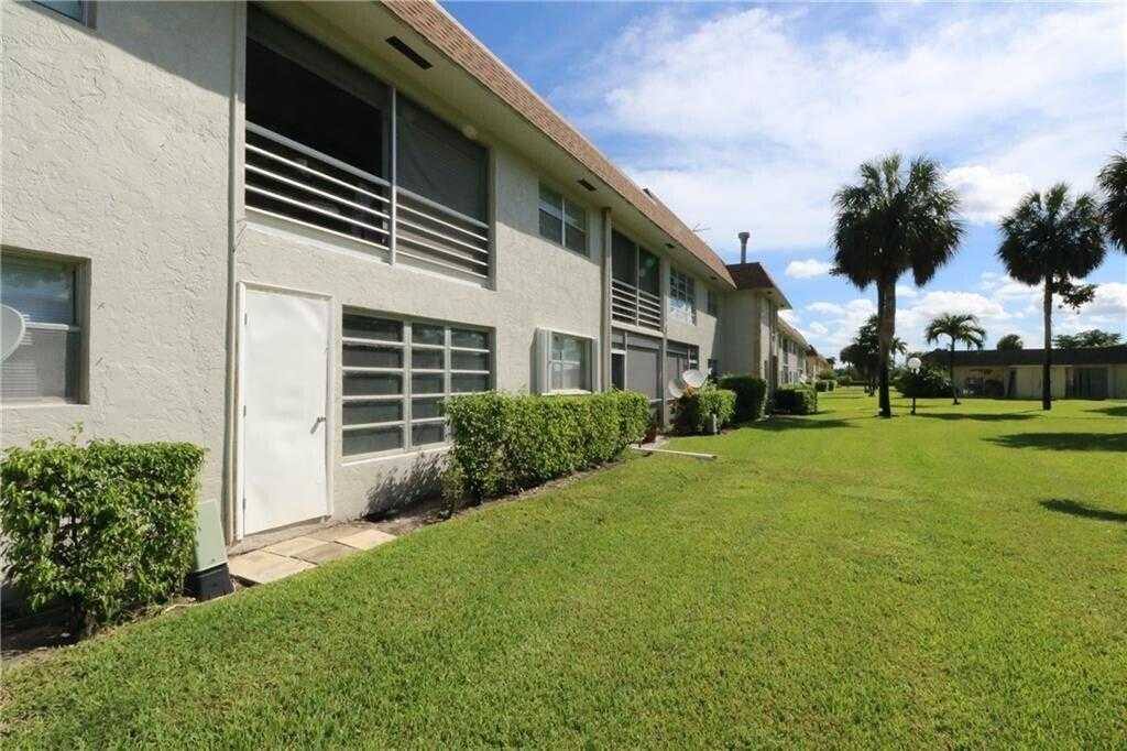 Condo for rent at 9915 SW Sandalfoot Blvd, Boca Raton, FL 33428