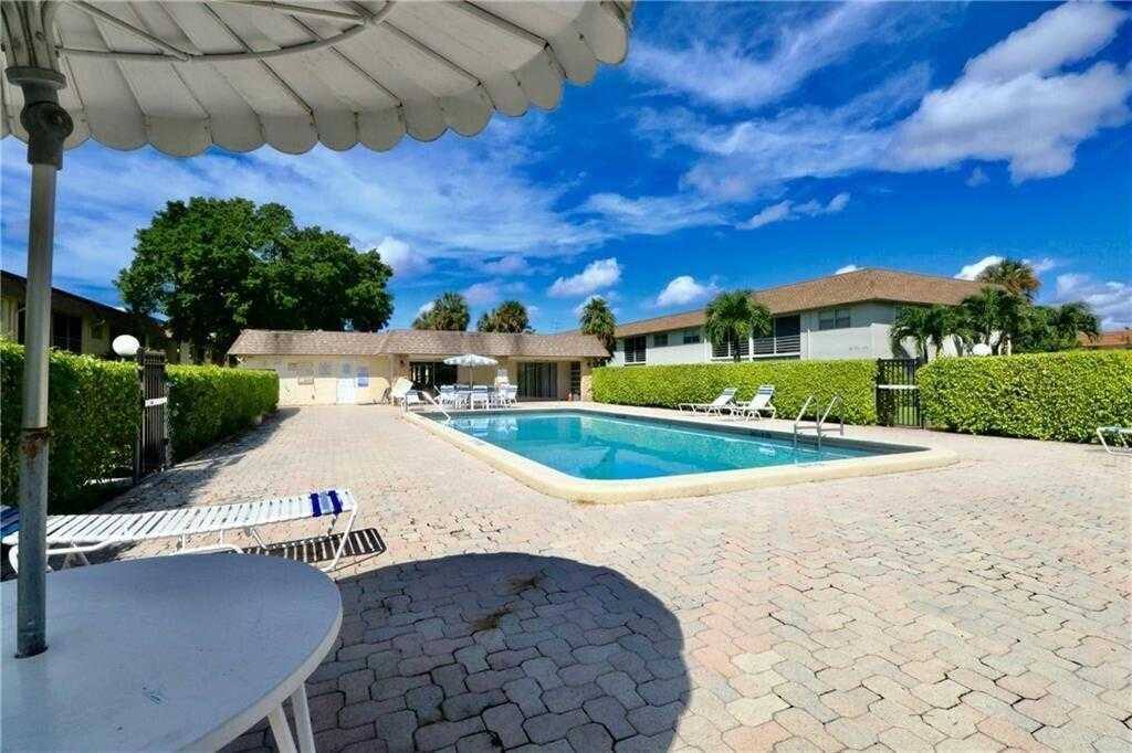 Condo for rent at 9915 SW Sandalfoot Blvd, Boca Raton, FL 33428