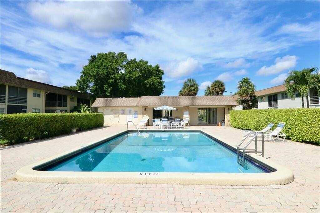 Condo for rent at 9915 SW Sandalfoot Blvd, Boca Raton, FL 33428