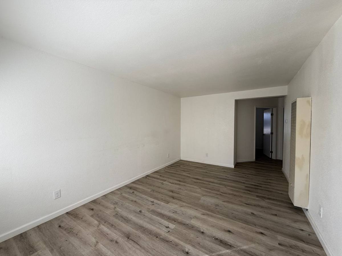 Apartment for rent at 524 E Ave #Q12, Palmdale, CA 93550