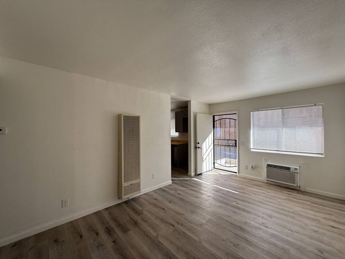 Apartment for rent at 524 E Ave #Q12, Palmdale, CA 93550