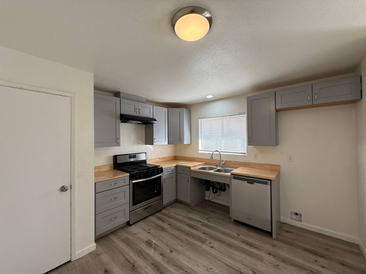 Apartment for rent at 524 E Ave #Q12, Palmdale, CA 93550
