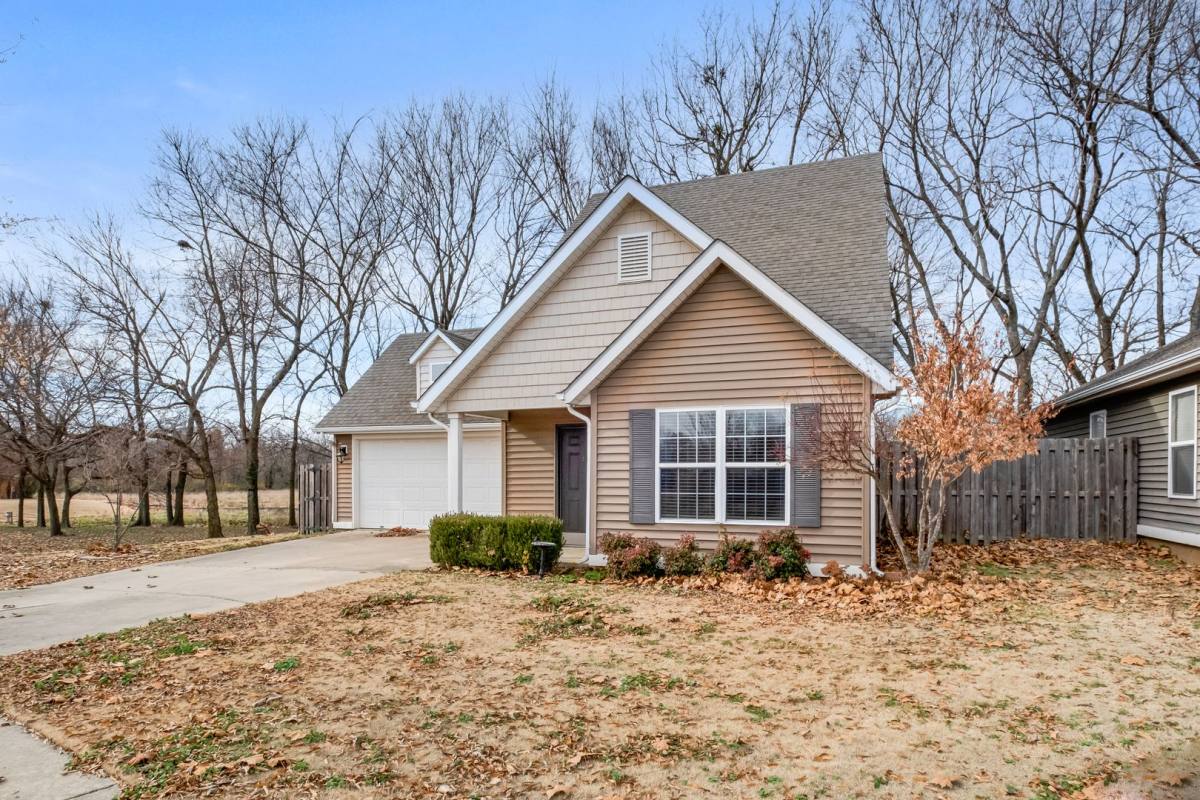 House for rent at 1481 S Holland Dr, Fayetteville, AR 72704