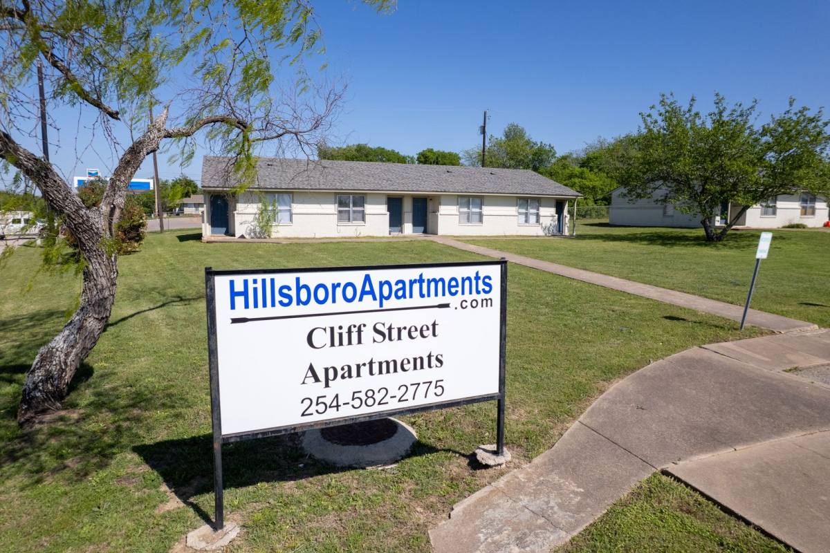 Apartment for rent at 629 Cliff St, Hillsboro, TX 76645