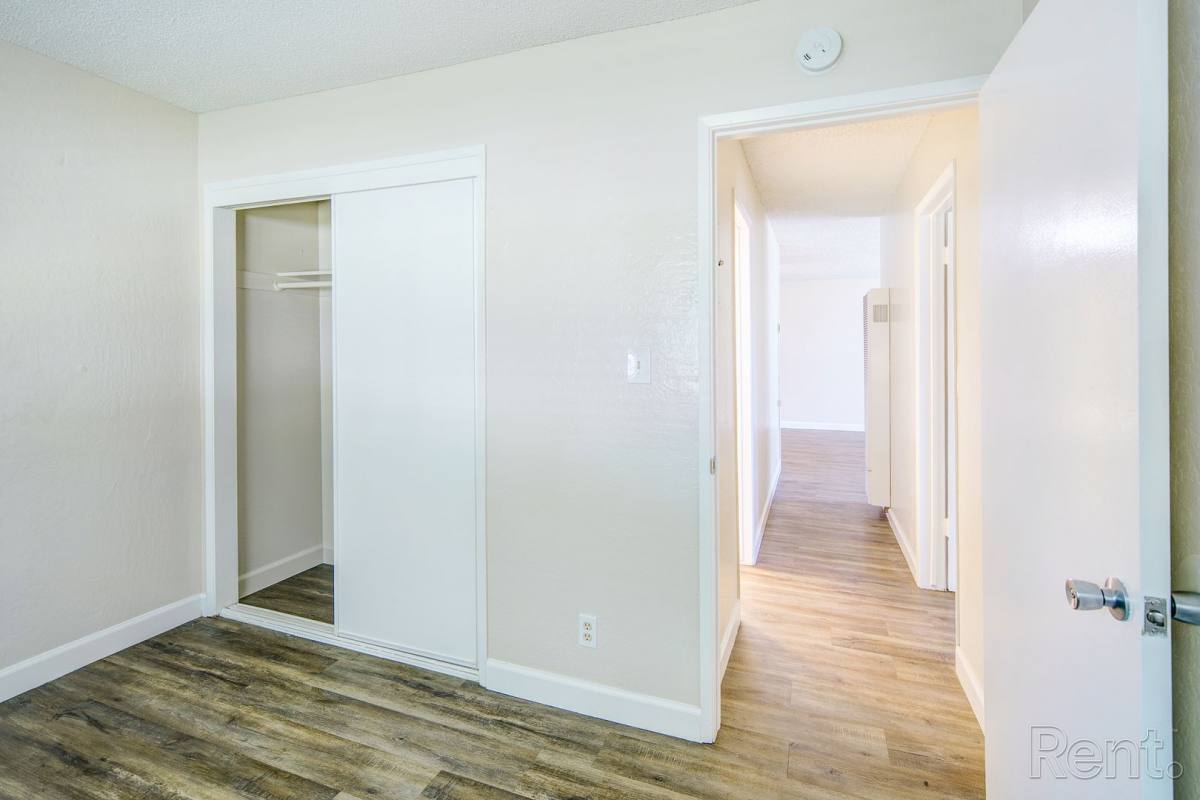 Apartment for rent at 9825 Lincoln Village Dr, Sacramento, CA 95827