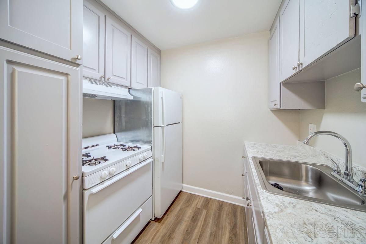 Apartment for rent at 9825 Lincoln Village Dr, Sacramento, CA 95827