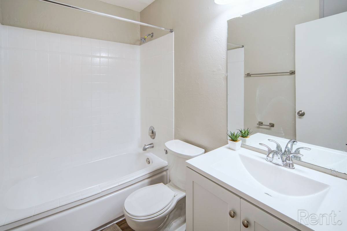 Apartment for rent at 9825 Lincoln Village Dr, Sacramento, CA 95827