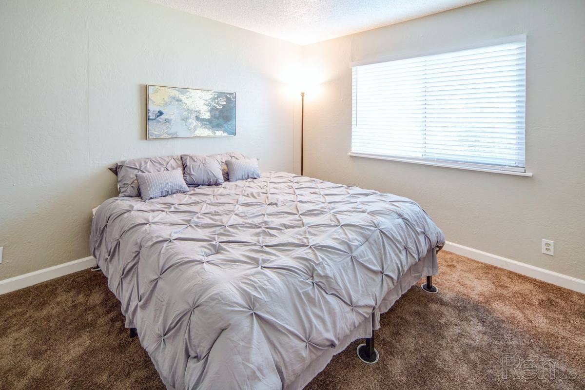 Apartment for rent at 9825 Lincoln Village Dr, Sacramento, CA 95827