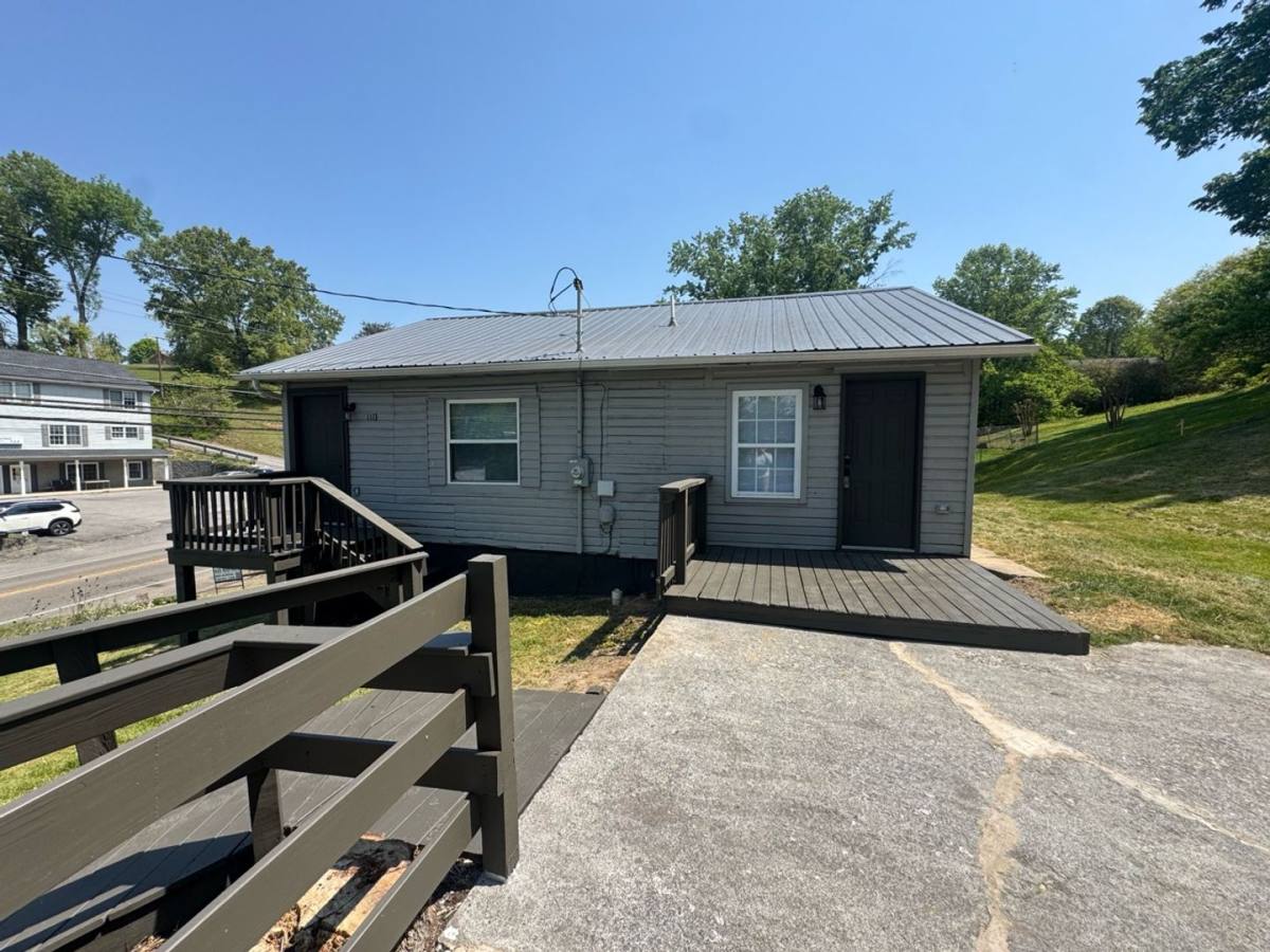 House for rent at 1113 Bloomingdale Pike, Kingsport, TN 37660