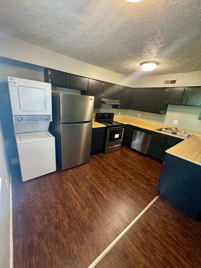 Apartment for rent at 1421-1423 Sunset Ridge Dr, Lafayette, IN 47905