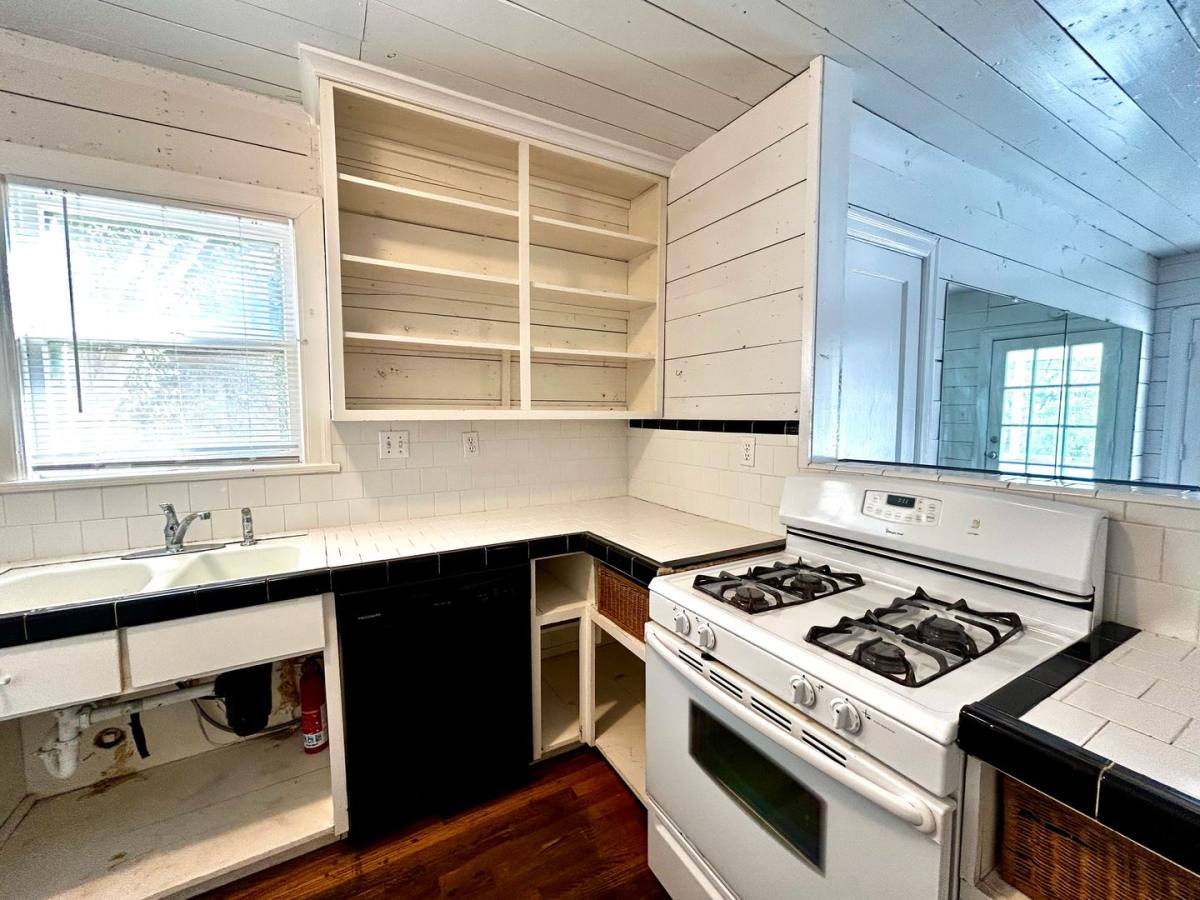 Townhouse for rent at 1305 Lorrain St, Austin, TX 78703