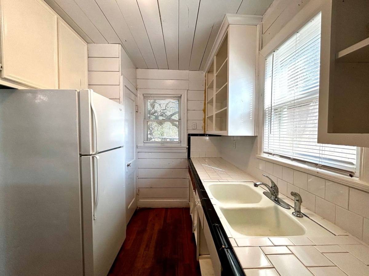 Townhouse for rent at 1305 Lorrain St, Austin, TX 78703