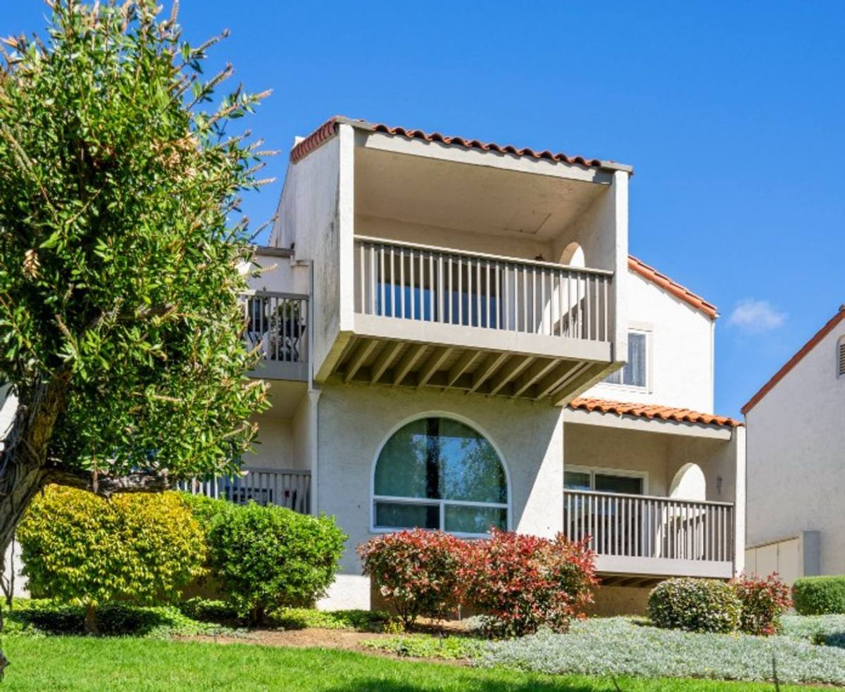 Condo for rent at 902 Caminito Madrigal, Carlsbad, CA 92011