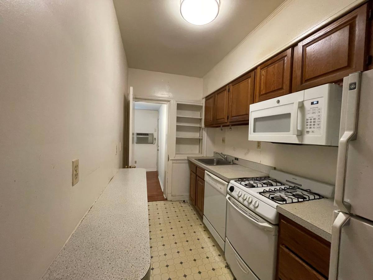 Apartment for rent at 2618 41st St NW, Washington, DC 20007