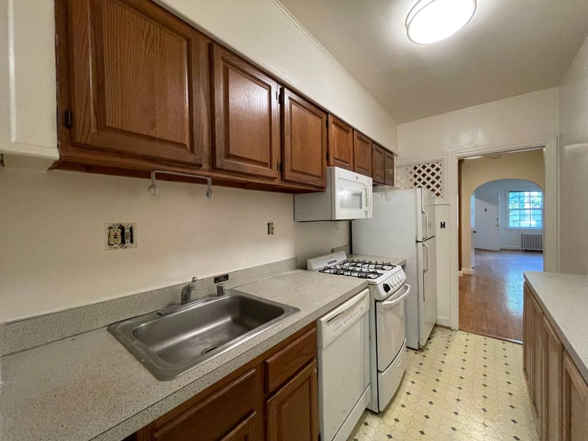 Apartment for rent at 2618 41st St NW, Washington, DC 20007