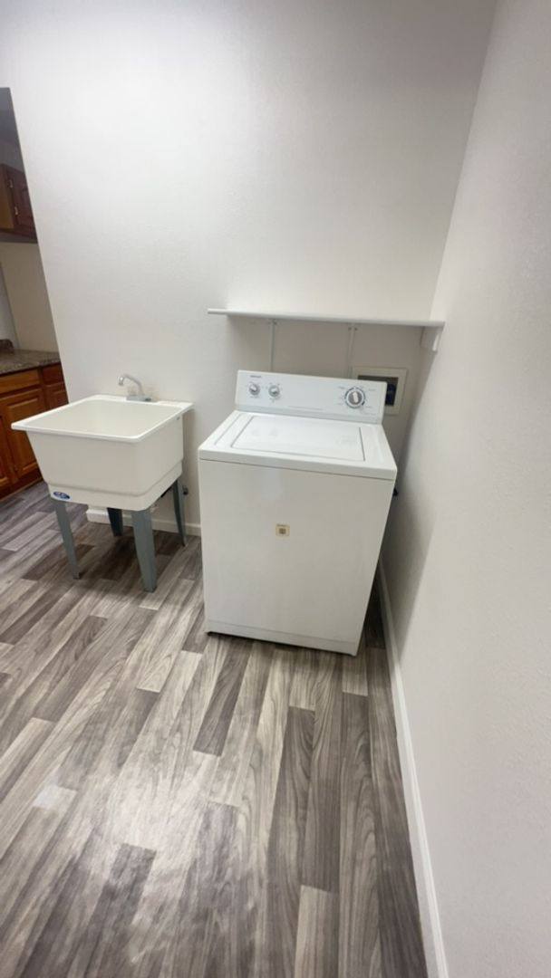 House for rent at 1002 NE 8th St, Grants Pass, OR 97526