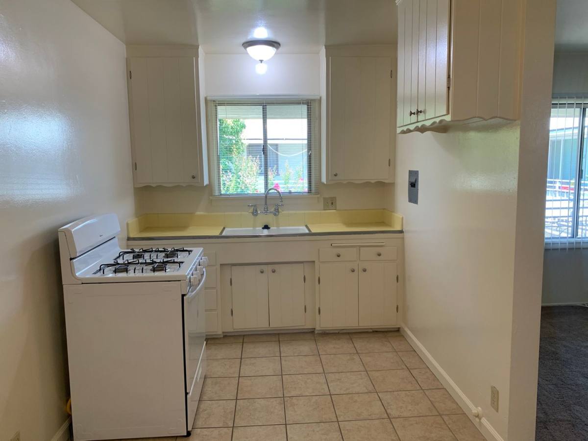 Apartment for rent at 2729 W Victory Blvd, Burbank, CA 91505