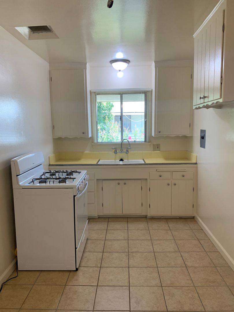 Apartment for rent at 2729 W Victory Blvd, Burbank, CA 91505