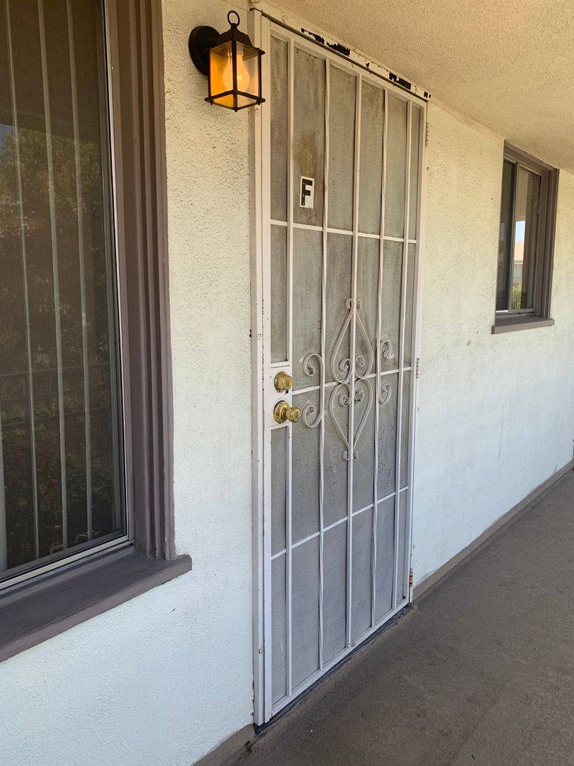 Apartment for rent at 2729 W Victory Blvd, Burbank, CA 91505