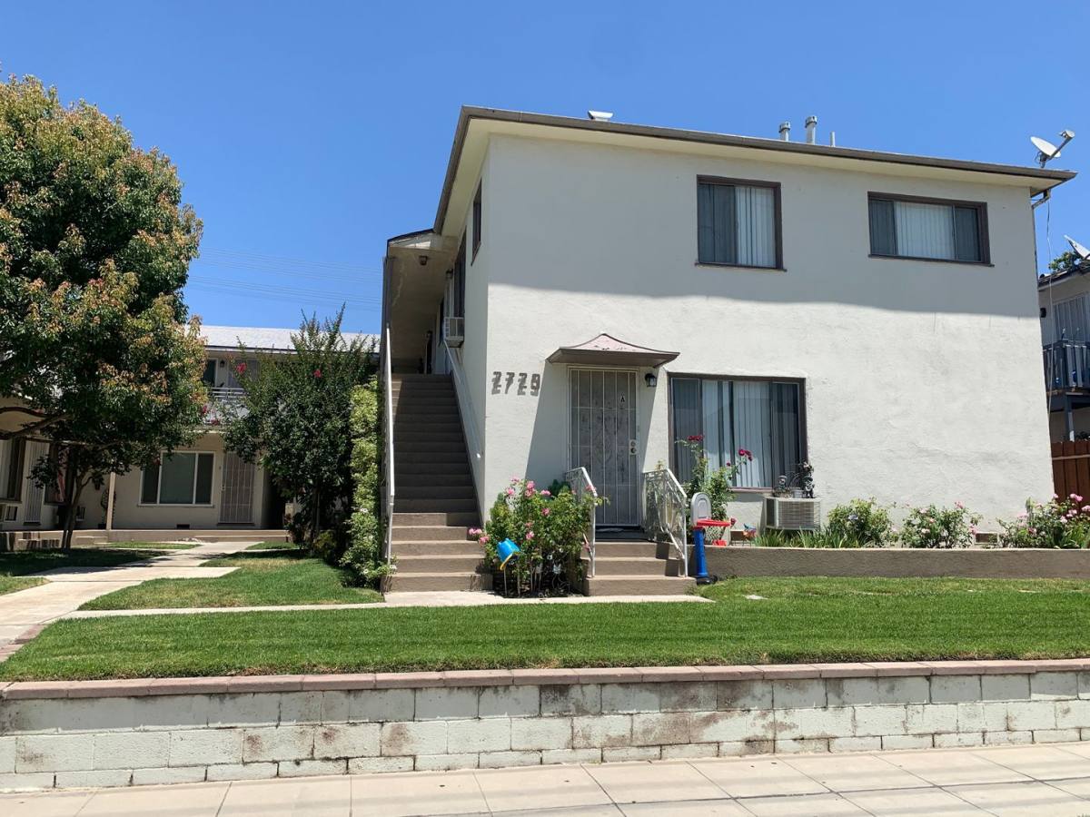 Apartment for rent at 2729 W Victory Blvd, Burbank, CA 91505
