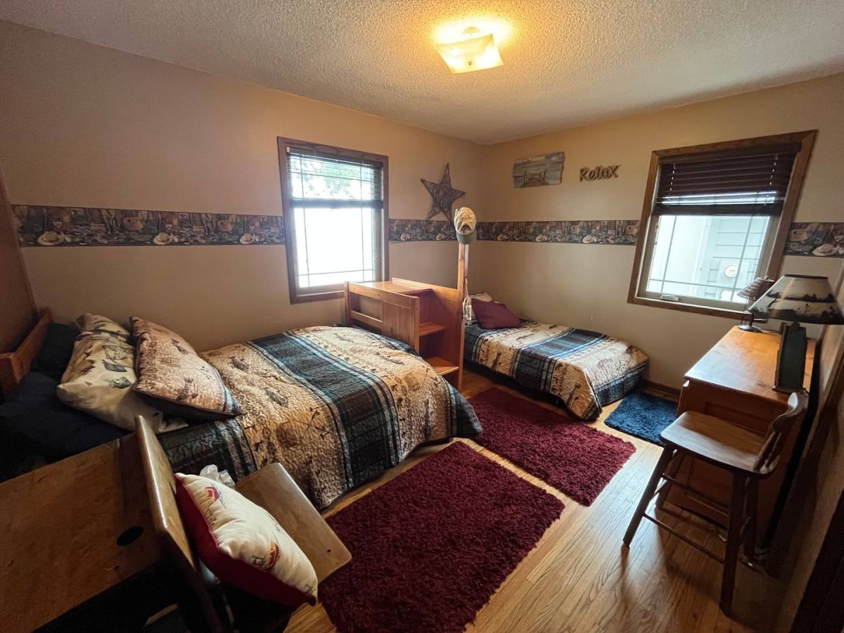 House for rent at 1038 S Lake Dr, Watertown, SD 57201
