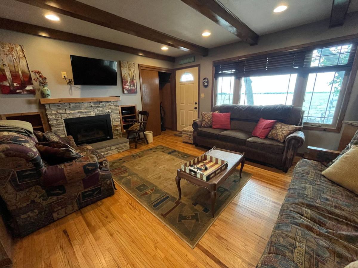 House for rent at 1038 S Lake Dr, Watertown, SD 57201