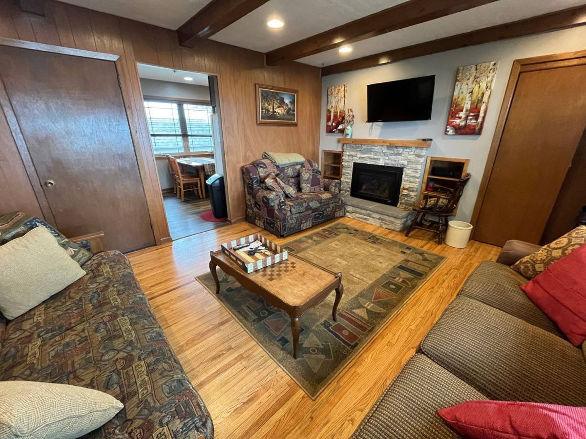 House for rent at 1038 S Lake Dr, Watertown, SD 57201