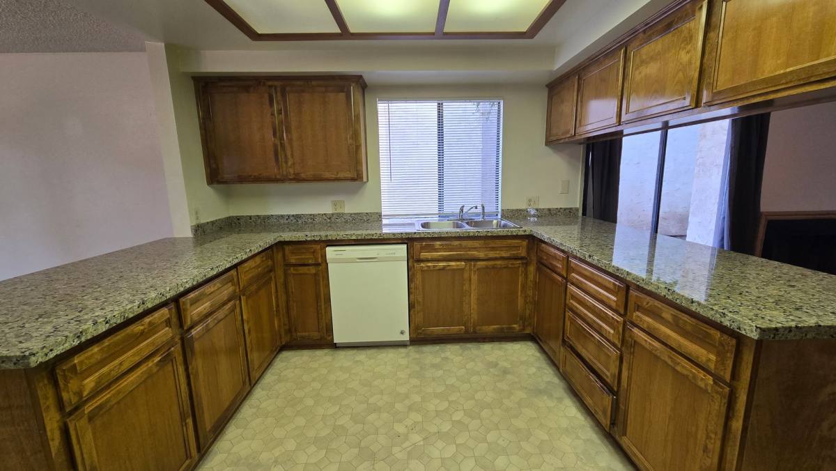 House for rent at 4147 Pinewood Lake Dr, Bakersfield, CA 93309