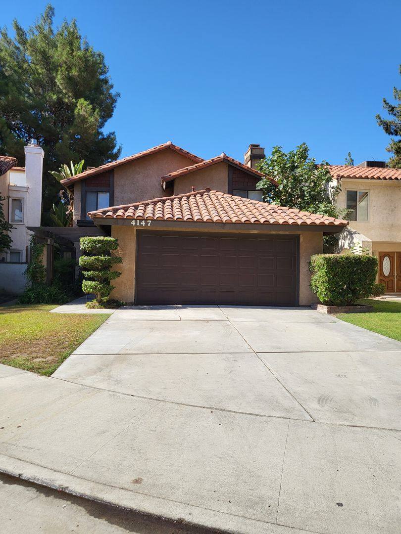 House for rent at 4147 Pinewood Lake Dr, Bakersfield, CA 93309