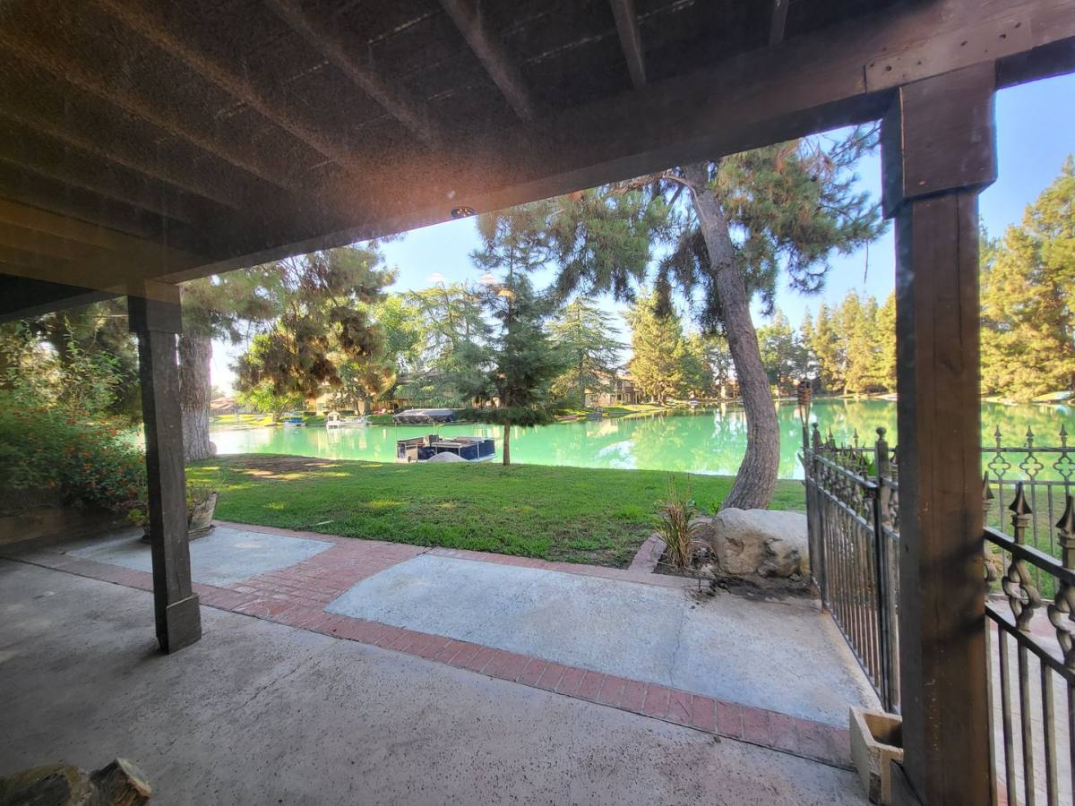House for rent at 4147 Pinewood Lake Dr, Bakersfield, CA 93309