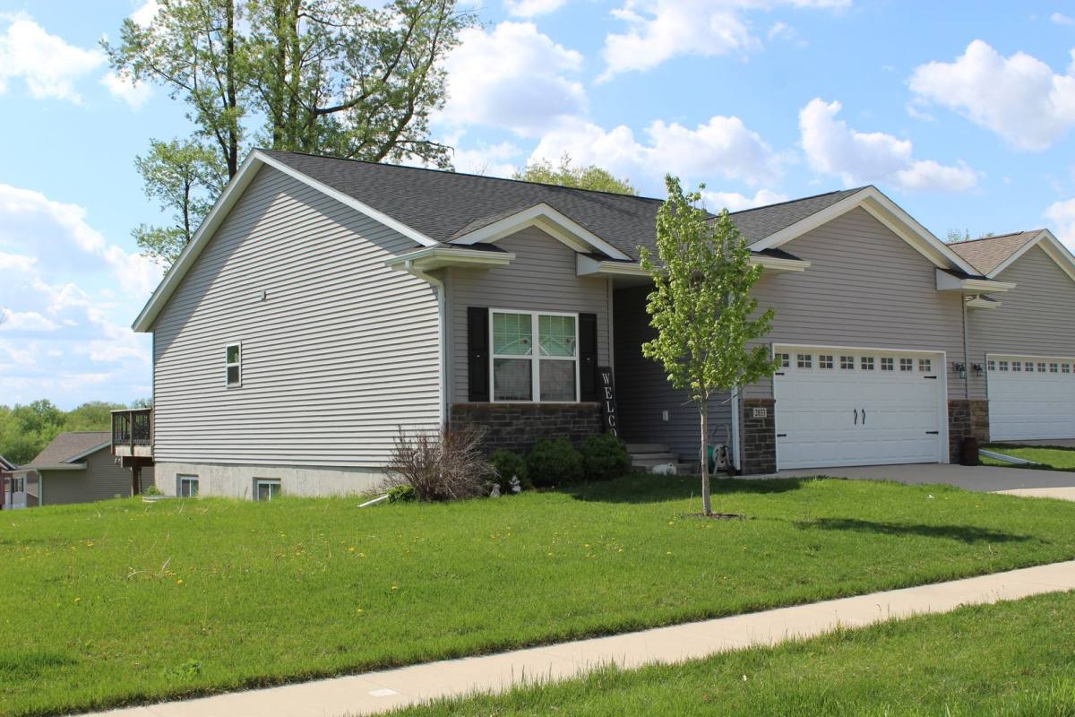 House for rent at 2033 Mackinaw Dr, Iowa City, IA 52245