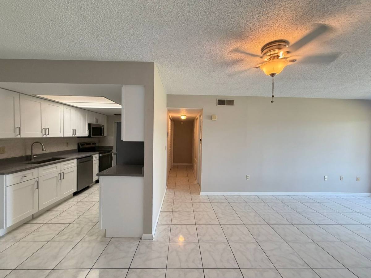 Apartment for rent at 5175 Vineland Rd, Orlando, FL 32811