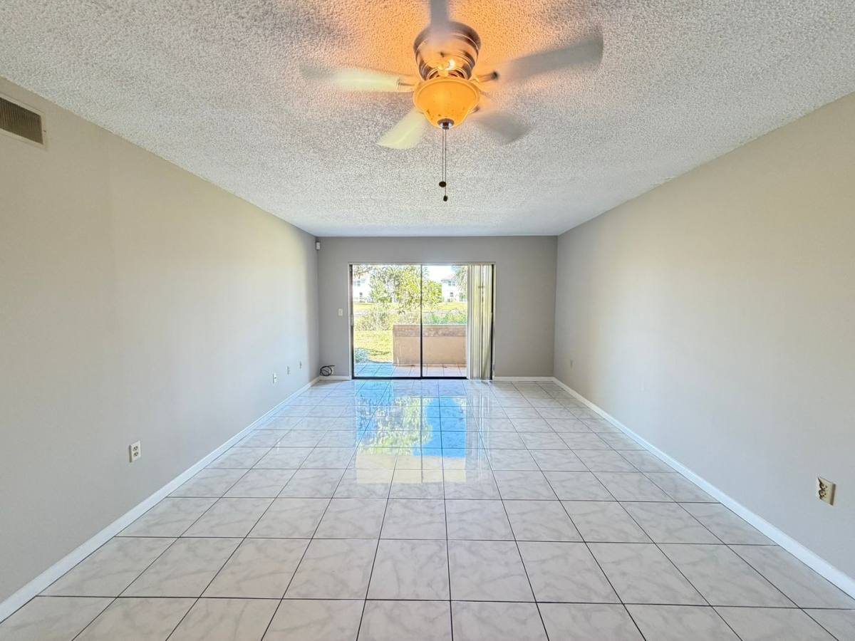 Apartment for rent at 5175 Vineland Rd, Orlando, FL 32811