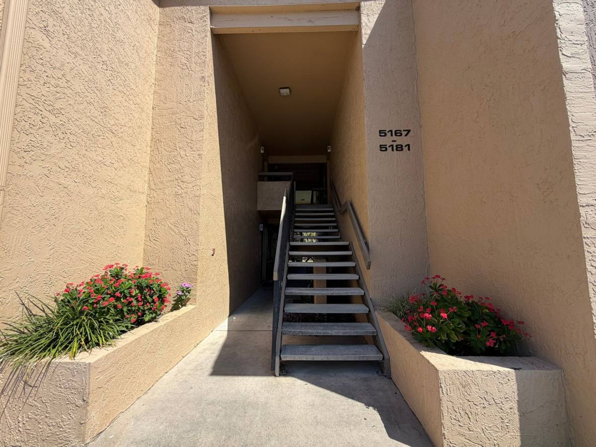 Apartment for rent at 5175 Vineland Rd, Orlando, FL 32811