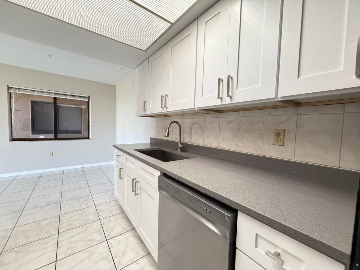 Apartment for rent at 5175 Vineland Rd, Orlando, FL 32811