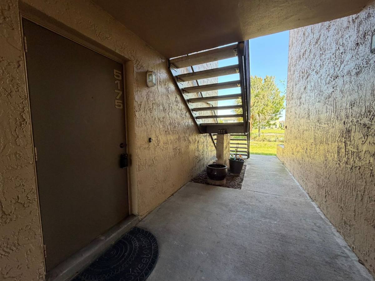 Apartment for rent at 5175 Vineland Rd, Orlando, FL 32811
