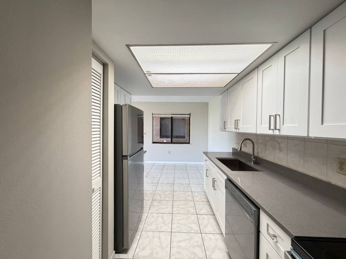 Apartment for rent at 5175 Vineland Rd, Orlando, FL 32811
