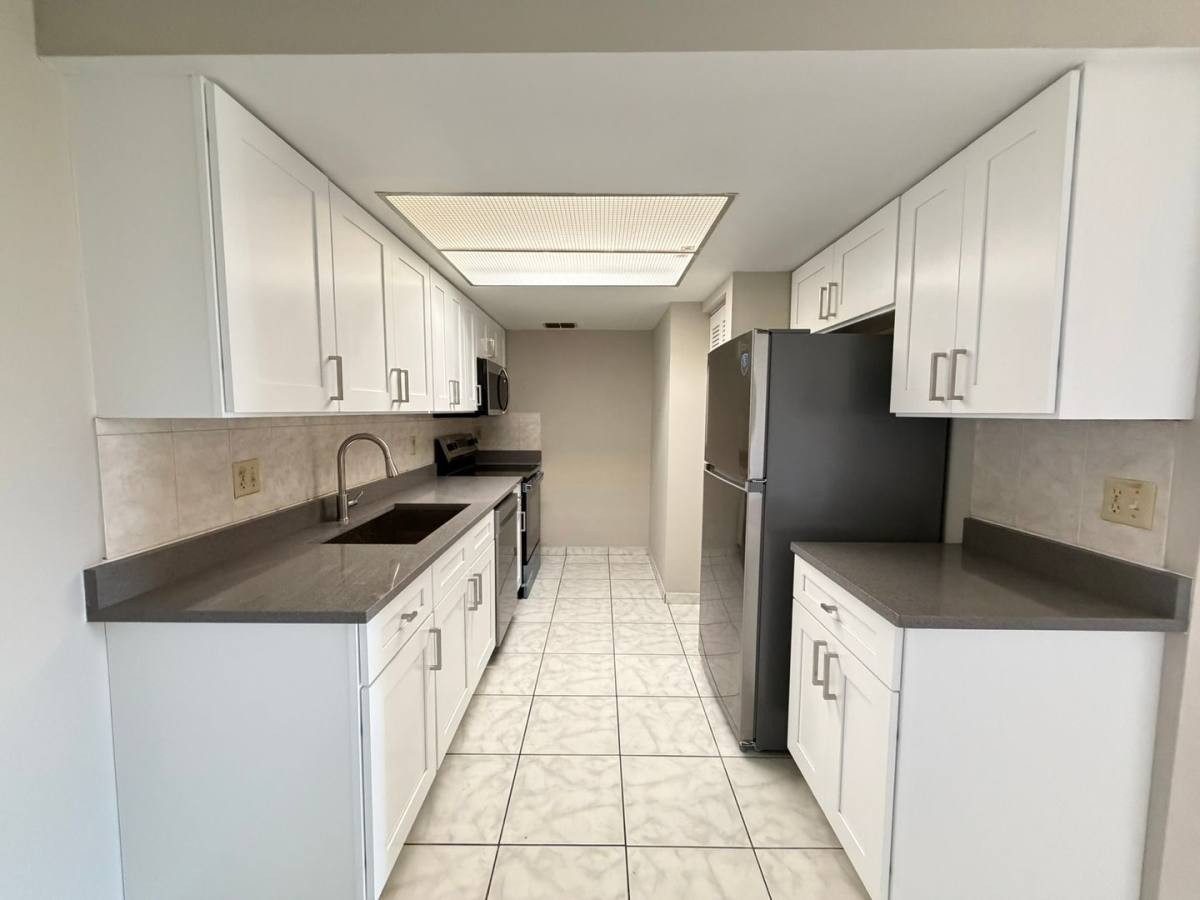 Apartment for rent at 5175 Vineland Rd, Orlando, FL 32811