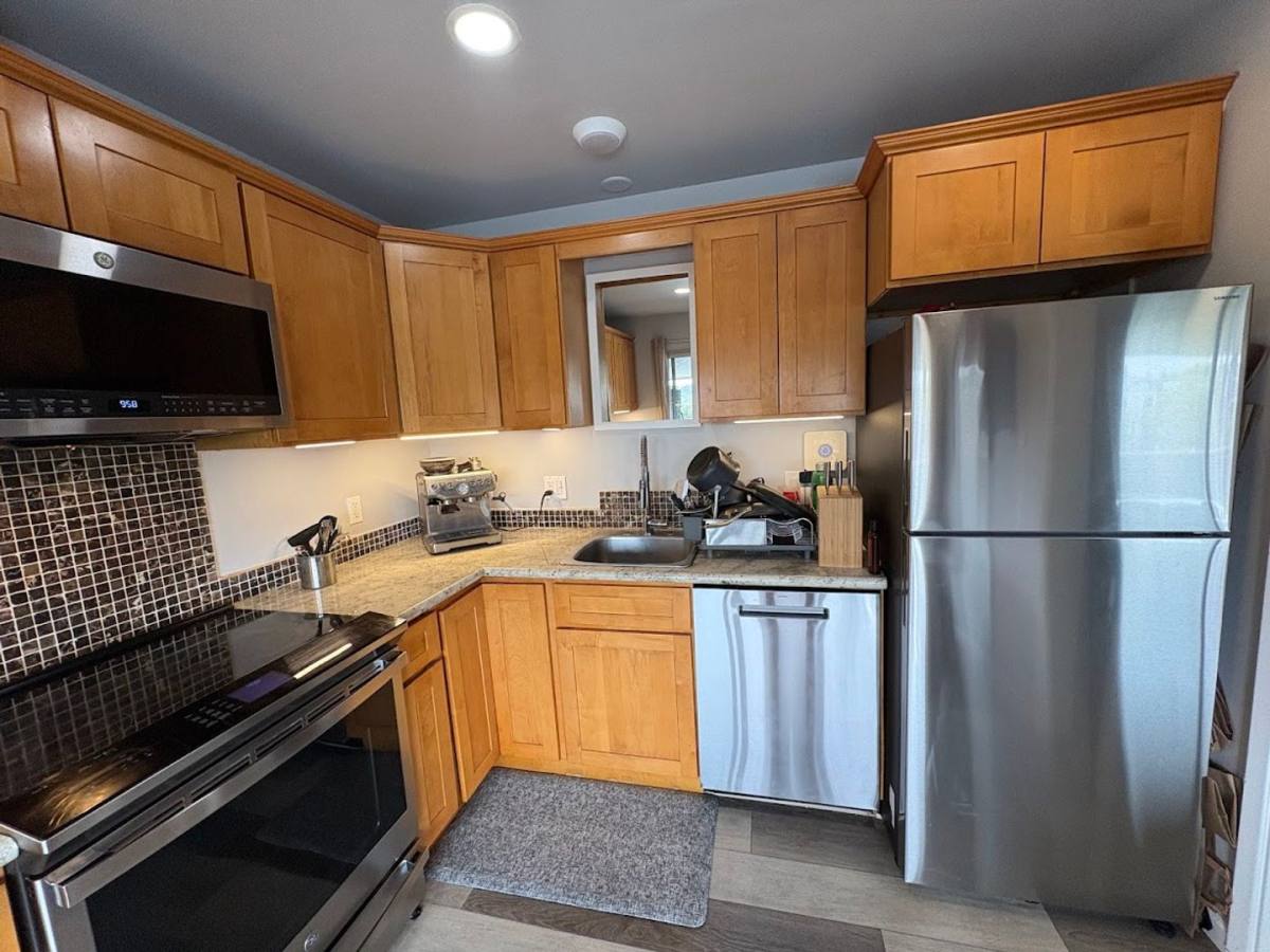 Apartment for rent at 339 Broadway, Alameda, CA 94501